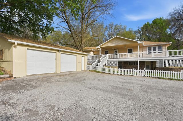 228 HUBBARD Road, Council Bluffs, IA 51503