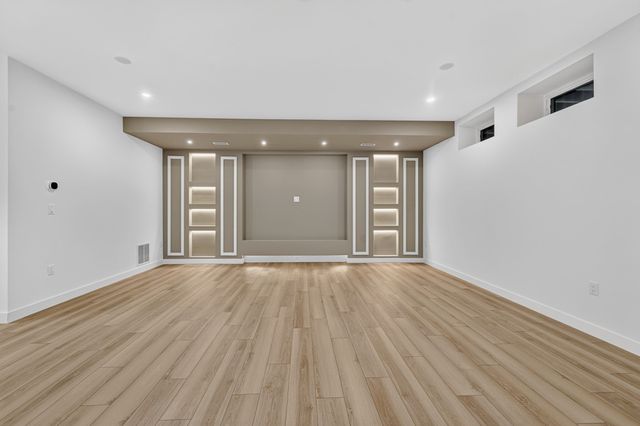 23 Lantern Ln, Arlington, MA 02474