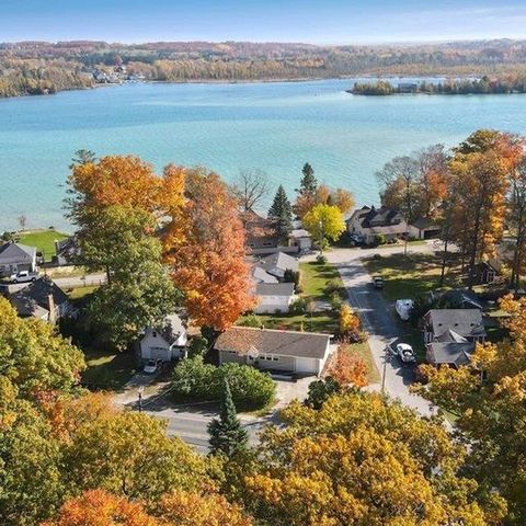 7457 Cairn Highway, Elk Rapids Twp, MI 49629