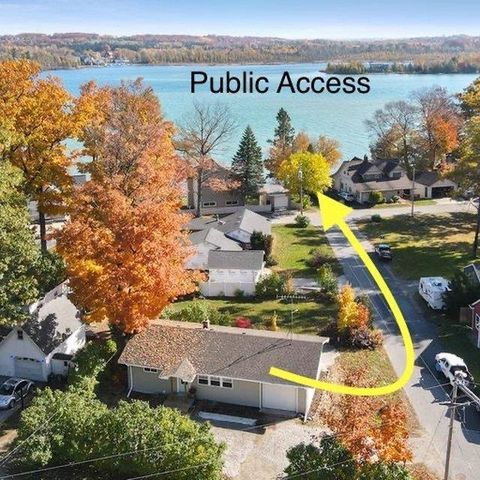 7457 Cairn Highway, Elk Rapids Twp, MI 49629