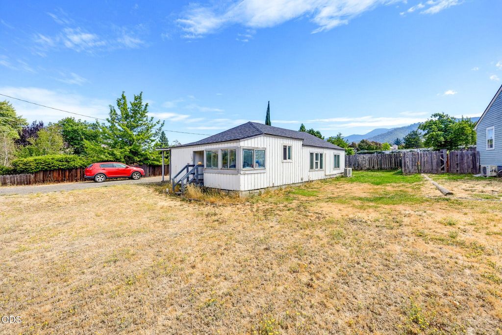 1342 E Main Street, Ashland, OR 97520