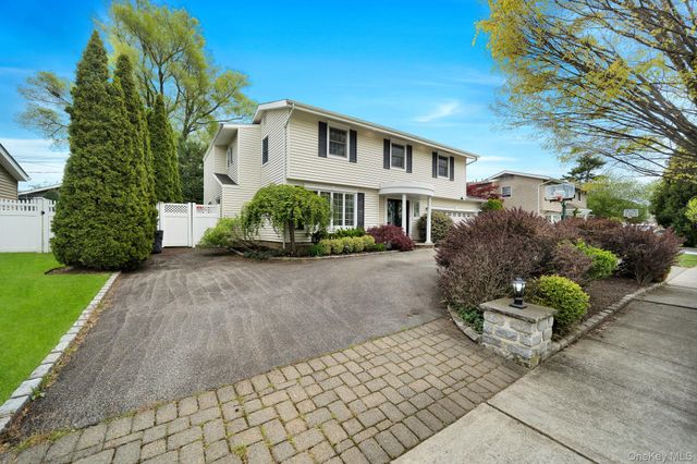 20 Sagamore Way S, Jericho, NY 11753