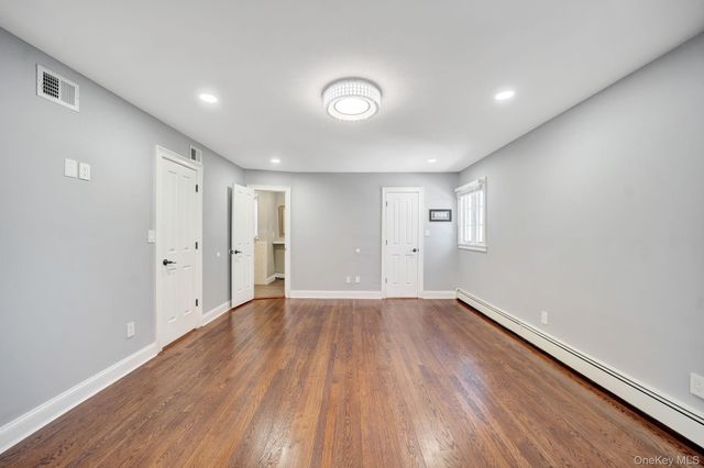 20 Sagamore Way S, Jericho, NY 11753