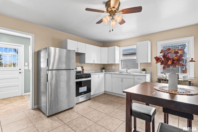 3163 CARMAN Avenue, Springfield, IL 62703