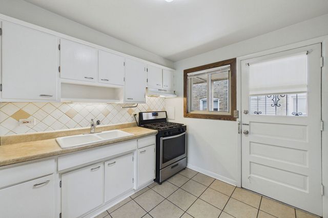 7019 N Ridge Boulevard 3B, Chicago, IL 60645