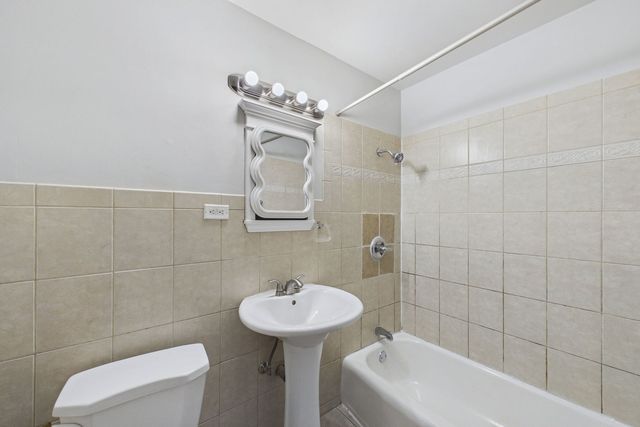 7019 N Ridge Boulevard 3B, Chicago, IL 60645