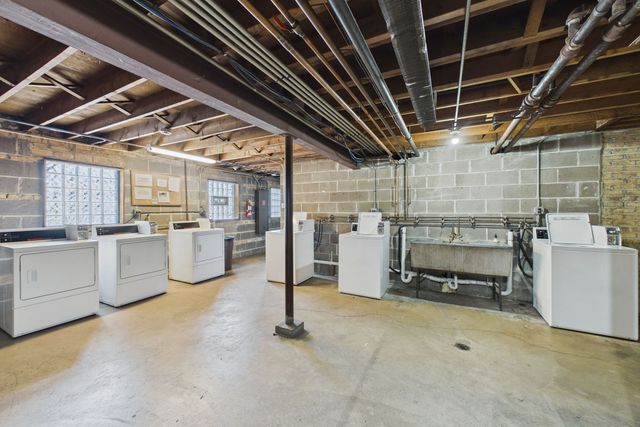 7019 N Ridge Boulevard 3B, Chicago, IL 60645