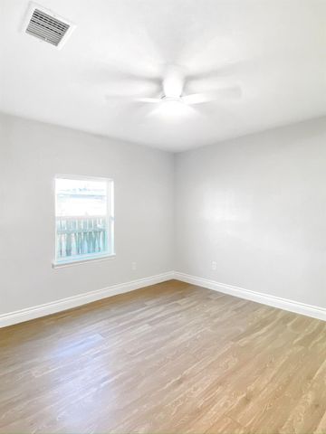 810 Avenue D, South Houston, TX 77587