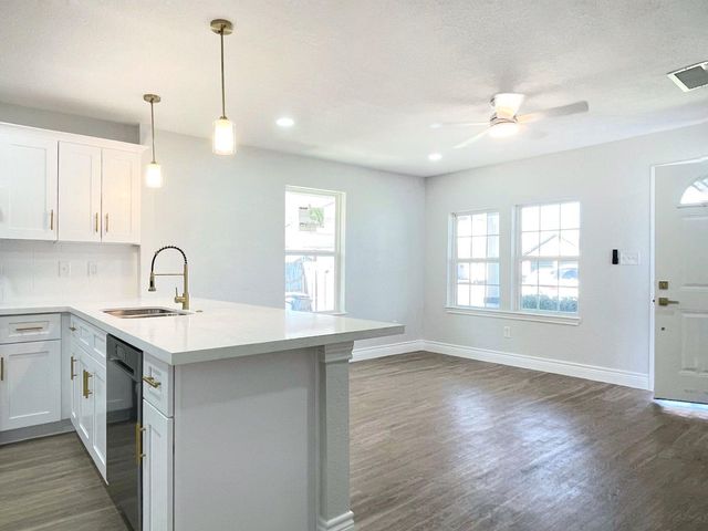 810 Avenue D, South Houston, TX 77587