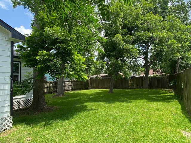 810 Avenue D, South Houston, TX 77587