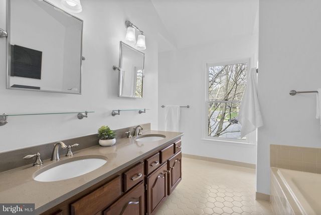 7 CLIFFE HILL COURT, Potomac, MD 20854