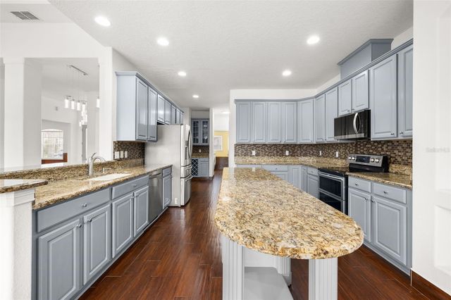 9484 WALNUT CREST DRIVE, Orlando, FL 32832