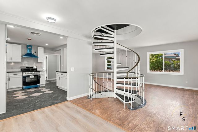 87 Oxford Drive, East Hartford, CT 06118