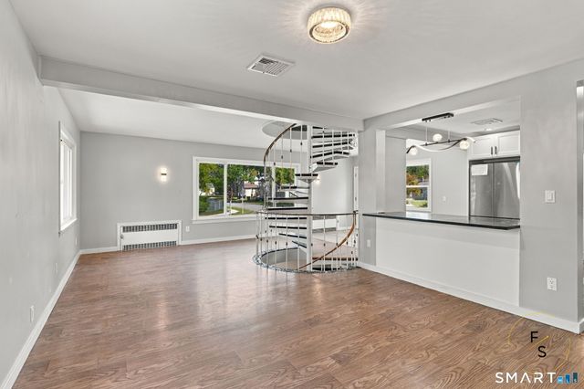 87 Oxford Drive, East Hartford, CT 06118