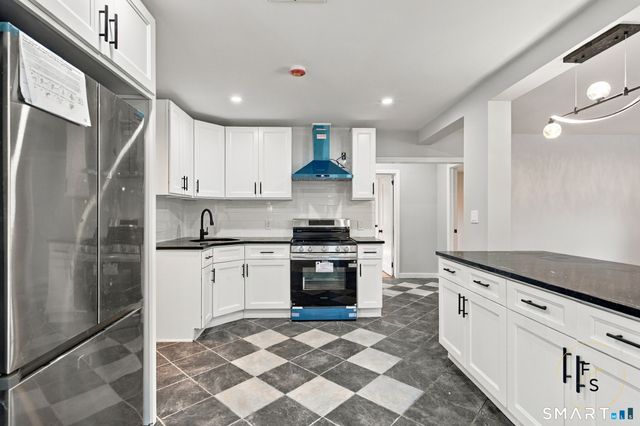 87 Oxford Drive, East Hartford, CT 06118