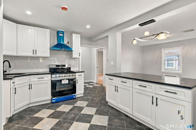 87 Oxford Drive, East Hartford, CT 06118