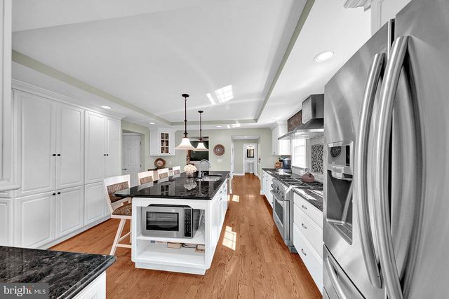 6 FORREST BLEND DR, Titusville, NJ 08560