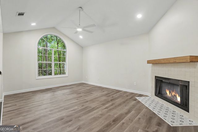 105 Creek View Drive, Hoschton, GA 30548