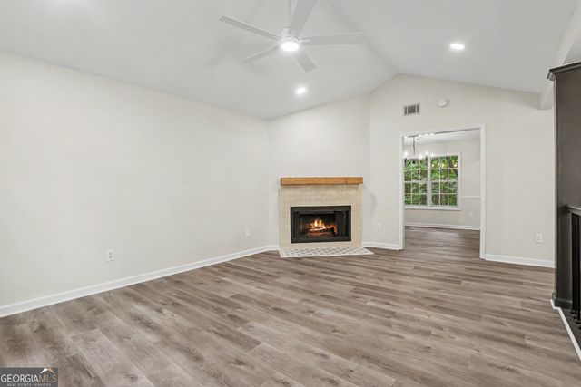105 Creek View Drive, Hoschton, GA 30548