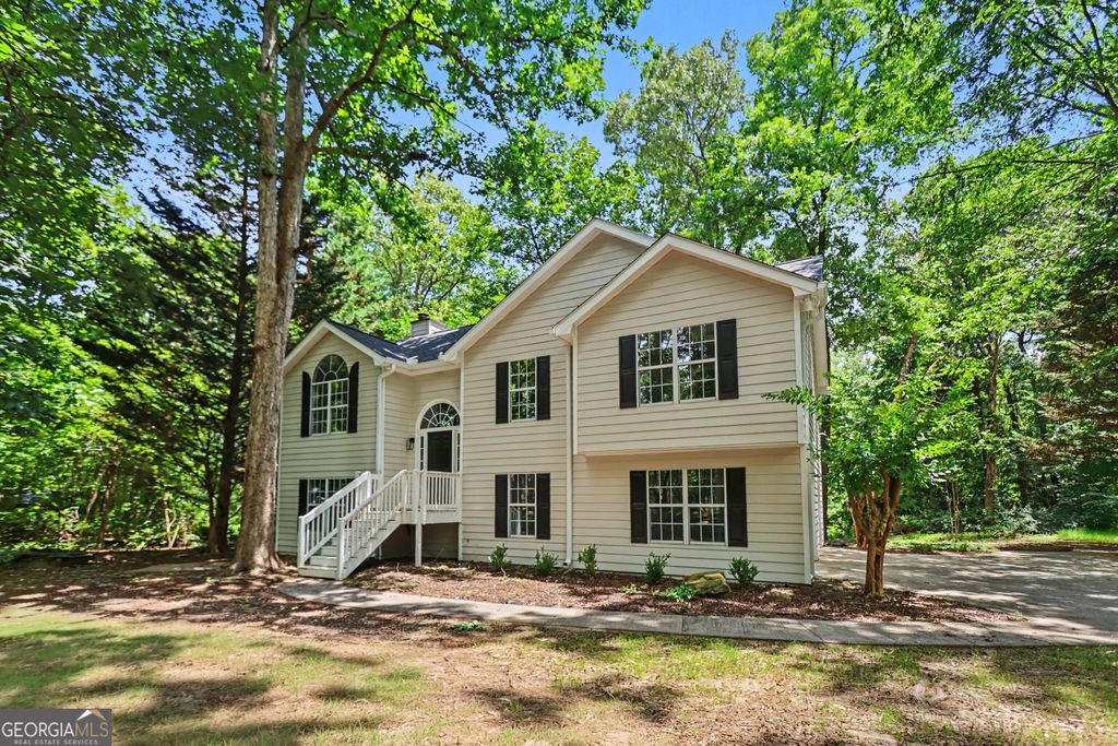 105 Creek View Drive, Hoschton, GA 30548
