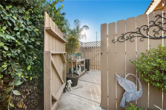 1756 Rosewood, Upland, CA 91784