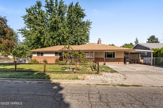 S 1411 20th Ave, Yakima, WA 98902
