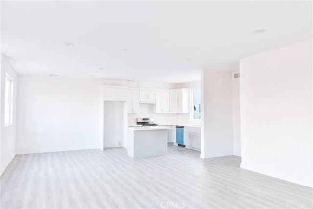 14622 Vanowen, Van Nuys, CA 91405