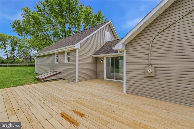 1838 FULTON RD, Hedgesville, WV 25427