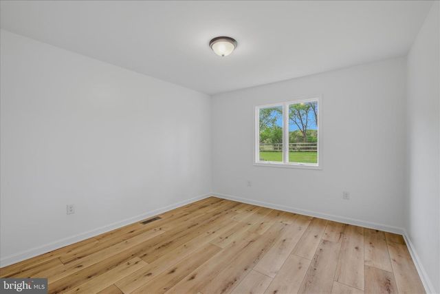 1838 FULTON RD, Hedgesville, WV 25427