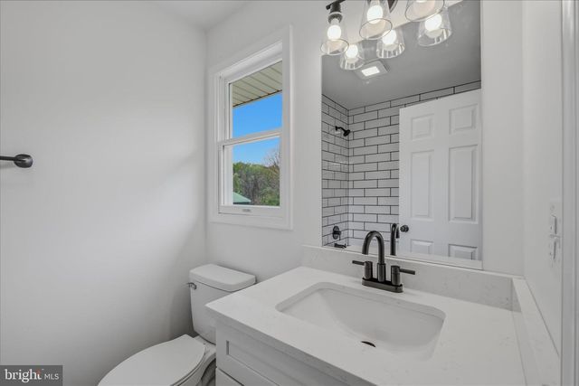 1838 FULTON RD, Hedgesville, WV 25427