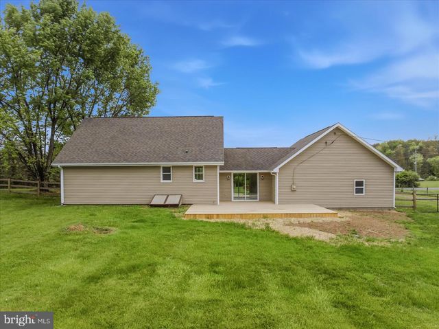 1838 FULTON RD, Hedgesville, WV 25427