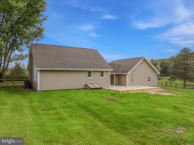 1838 FULTON RD, Hedgesville, WV 25427