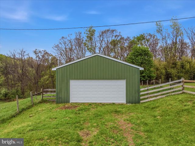 1838 FULTON RD, Hedgesville, WV 25427