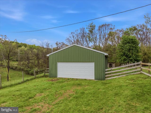1838 FULTON RD, Hedgesville, WV 25427