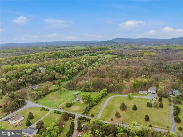 1838 FULTON RD, Hedgesville, WV 25427