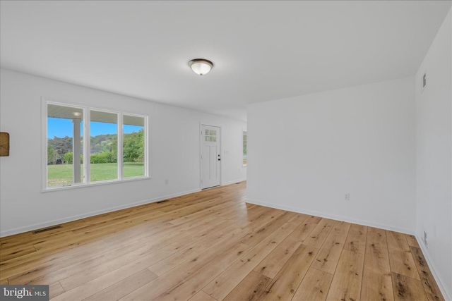1838 FULTON RD, Hedgesville, WV 25427