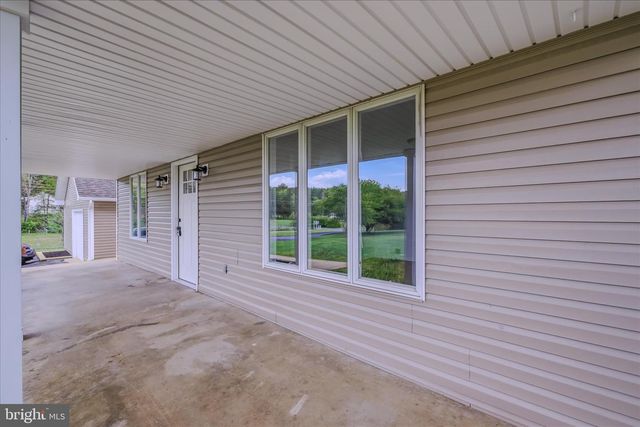 1838 FULTON RD, Hedgesville, WV 25427