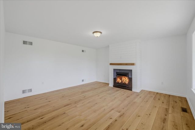 1838 FULTON RD, Hedgesville, WV 25427