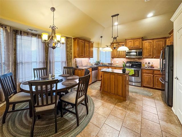 1412 Camber Street, Yukon, OK 73099