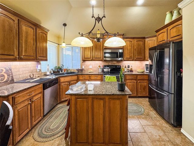 1412 Camber Street, Yukon, OK 73099