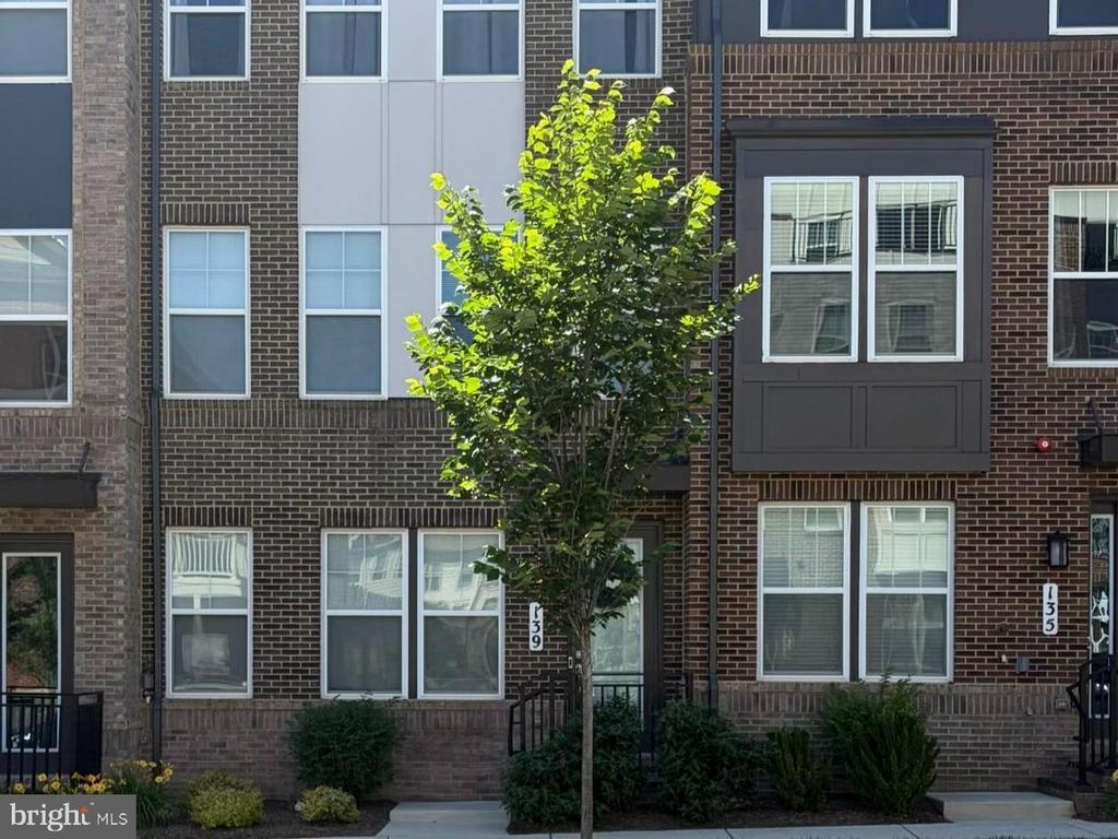 Image 1 of property listing at 139 DICKENSON DR, Gaithersburg, MD 20878