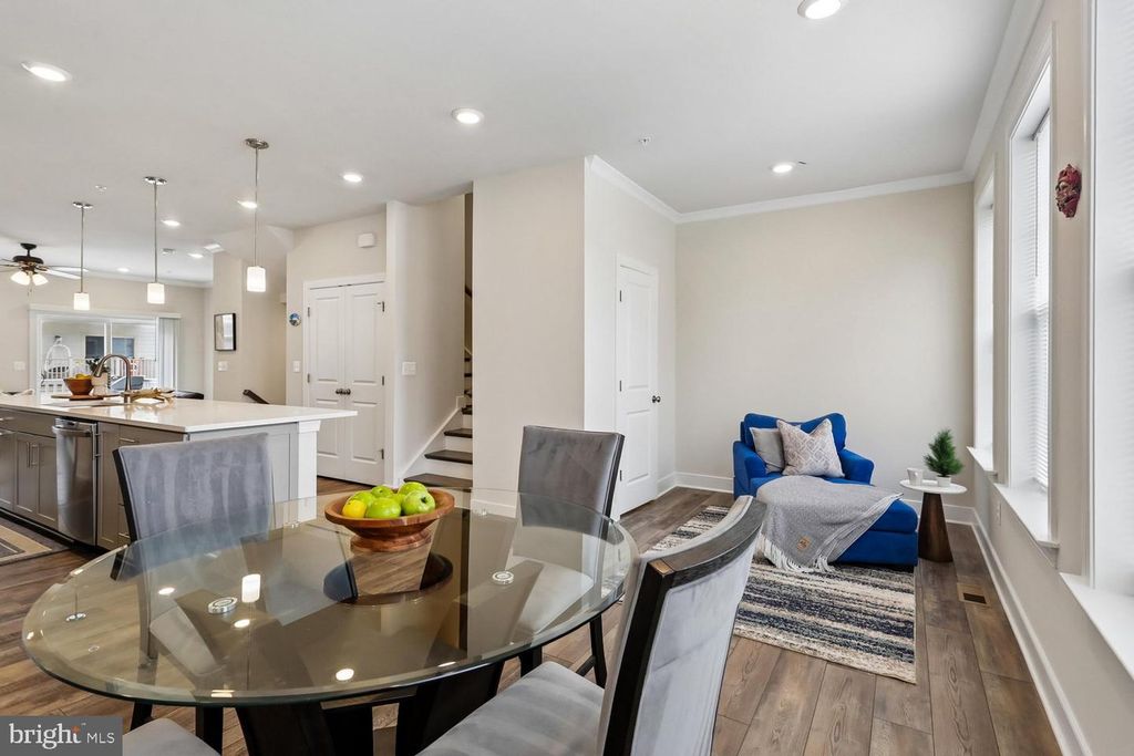 Image 14 of property listing at 139 DICKENSON DR, Gaithersburg, MD 20878