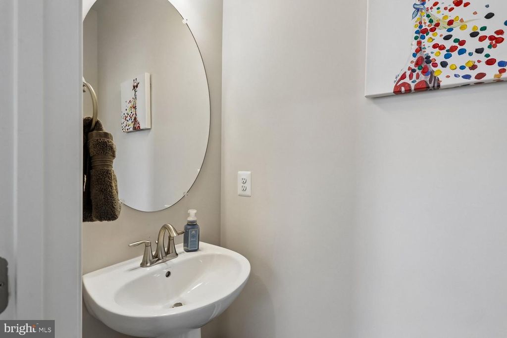 Image 18 of property listing at 139 DICKENSON DR, Gaithersburg, MD 20878