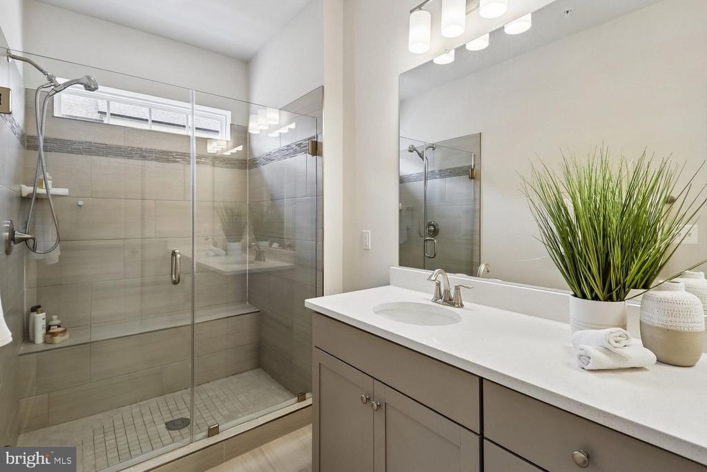Image 25 of property listing at 139 DICKENSON DR, Gaithersburg, MD 20878