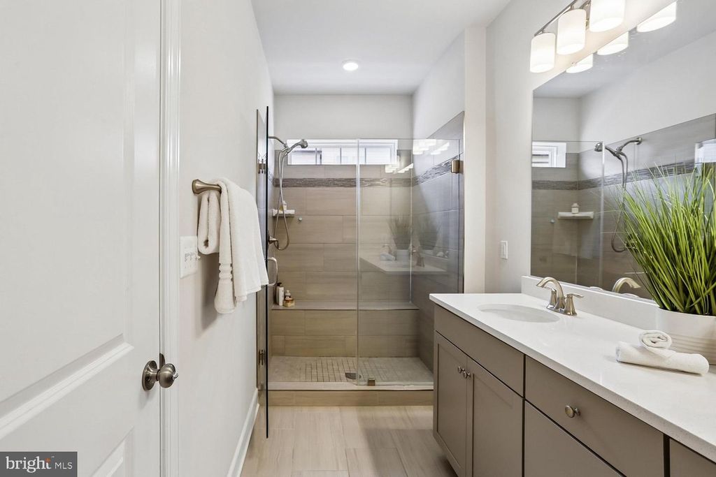 Image 27 of property listing at 139 DICKENSON DR, Gaithersburg, MD 20878