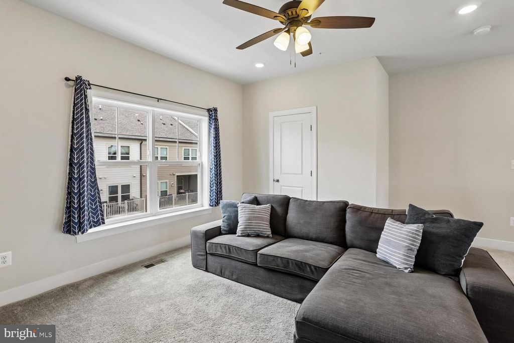 Image 35 of property listing at 139 DICKENSON DR, Gaithersburg, MD 20878