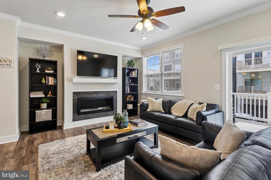 Image 4 of property listing at 139 DICKENSON DR, Gaithersburg, MD 20878