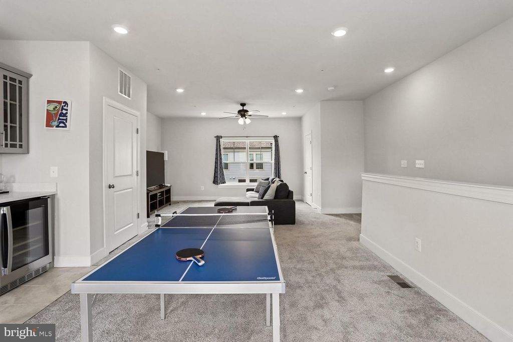 Image 42 of property listing at 139 DICKENSON DR, Gaithersburg, MD 20878