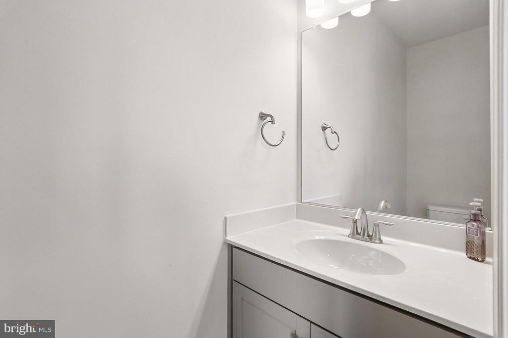 Image 43 of property listing at 139 DICKENSON DR, Gaithersburg, MD 20878