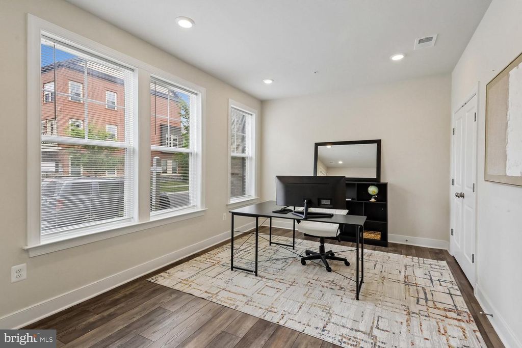 Image 52 of property listing at 139 DICKENSON DR, Gaithersburg, MD 20878